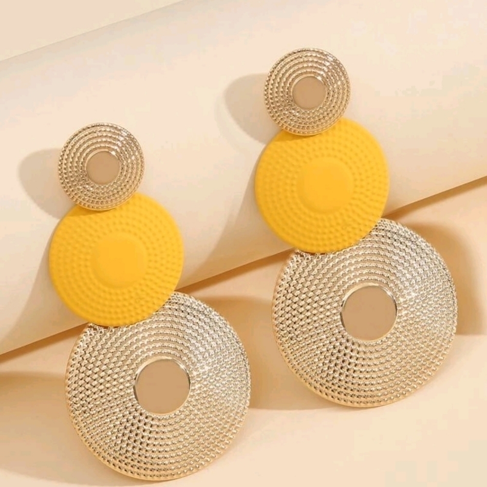 Yellow Gold Textured Geometric‎ round Drop Earrings for women